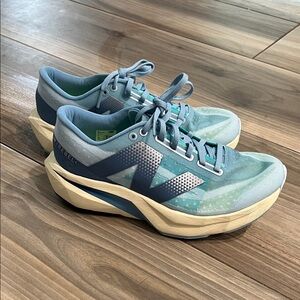 New Balance Women's FuelCell Rebel v4 size 8 Wide